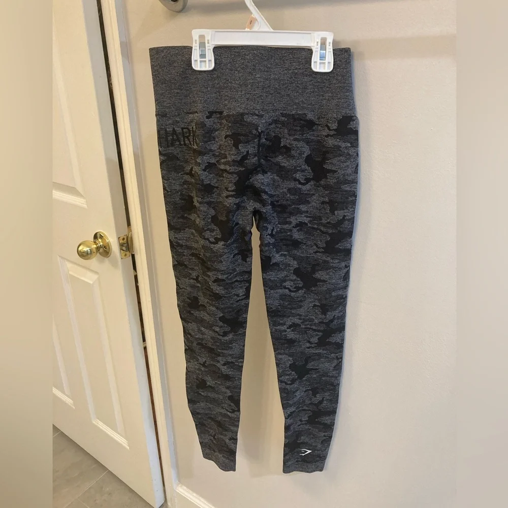 Gymshark Adapt Camo Seamless Leggings Scrunch Butt Black Size Medium